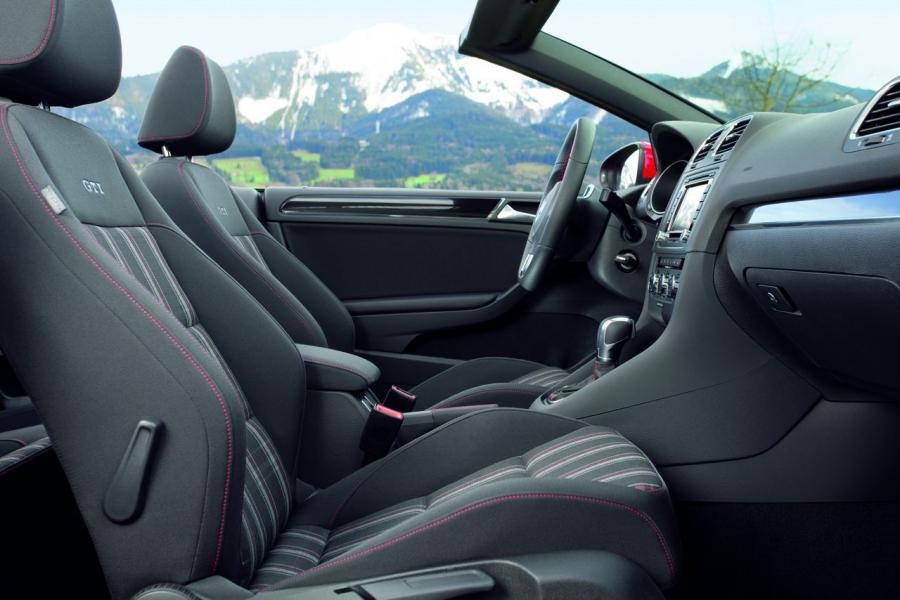  Volkswagen Golf GTi Cabrio 2012 года  (фото 47 из 61)